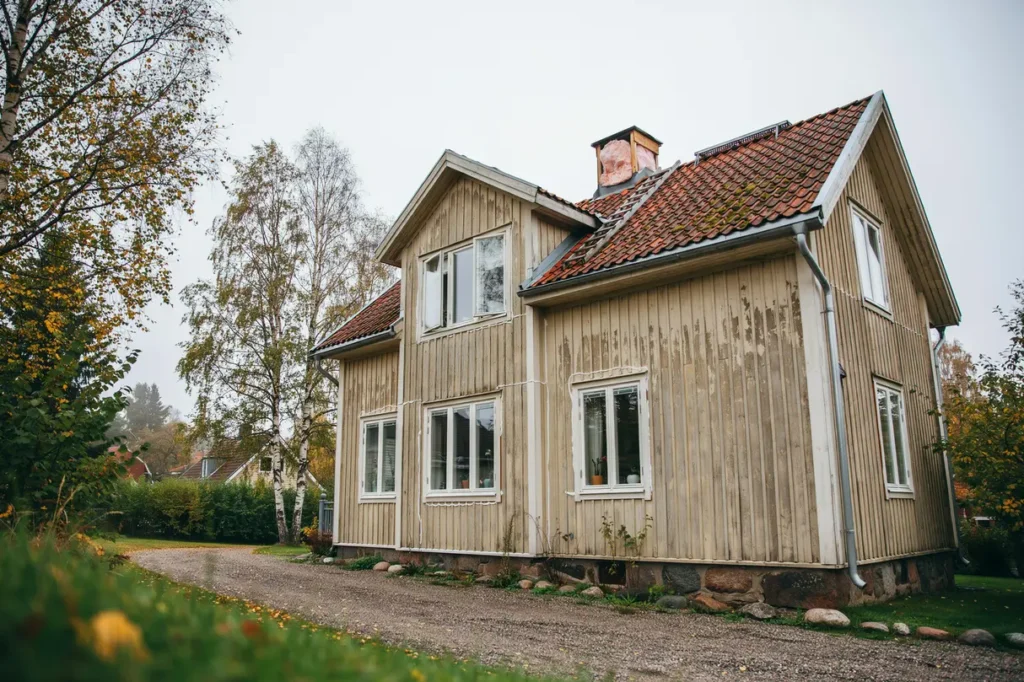 september r r tt tid att t ta huset inf r h sten 7 bygg tg rder som minskar drag fukt och energil ckage